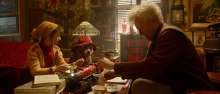 Jim Broadbent és Sally Hawkins - Paddington (2014)